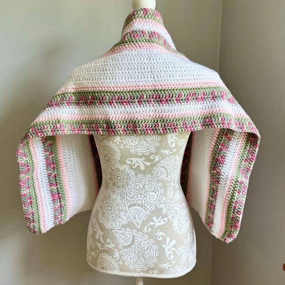 Hand crafted knitted Pocket Shawl Scarf with pockets white pink green - Picture 5 of 7